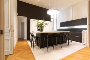 Rénovation de cuisine haut de gamme à Lyon Bellecour par i-Nov Agencement.