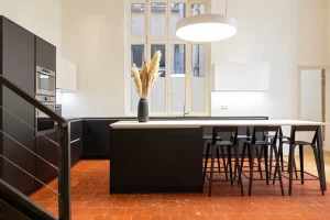 Aménagement de cuisine sur mesure dans un appartement ancien à Lyon 2.